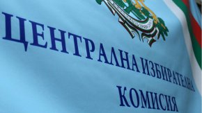 Даже призовах да не се подават такива сигнали. Дори и в изборния ден ние не можем да санкционираме това, което се случва в социалните мрежи", уточни тя.
