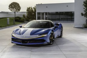 "Момчетата с изкуствен интелект се повозиха с нашия тестови шофьор", каза Виня пред репортери в четвъртък в Маранело, след като представи стратегията на компанията за електрификация. "Когато излязоха от едно Ферари, ми казаха: "Добре, Бенедето, нашата презентация е безполезна. "