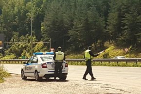 Младият мъж е задържан до 72 часа с постановление на наблюдаващия прокурор. Предстои съдът да вземе мярка за неотклонение задържане под стража спрямо него.
