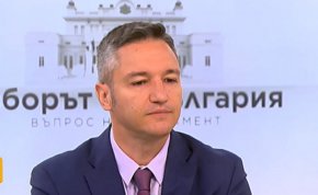 "Очевидно кабинетът няма да е с наша подкрепа. Нека да видим как ГЕРБ си представя бъдещото правителство. Не можем да гадаем и да врачуваме. Не може, без да знаем какво се обмисля за първия мандат, да говорим за третия", посочи Вигенин.