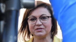 Фаворитка на зетя на председателя на Народното събрание от СДС Йордан Соколов – Христо Михайловски, който е заместник-министър с ресор външна търговия, лично парламентарният шеф лобира за назначаването й начело в 2 държавни фирми наведнъж, спомнят си сини активисти от онези години.