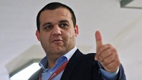 
"Уважавайки своята собствена автономия като международна спортна федерация, IBA трябва да остане политически неутрална и независима. IBA призовава за мир и остава миротворец във всеки конфликт. Освен това IBA има задължението да осигури равно третиране на спортистите и официалните лица, независимо от тяхната националност и местожителство", добавят още от боксовата асоциация.