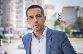  Той добави, че никога не е членувал в Атака, а е бил част от гражданската квота.