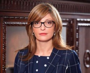 Мълчанието на българското правителство в случая не помага, отбеляза бившият външен министър.