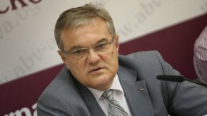 С това политическите брокери свързват и внепазпното минаване на чертата и бариерата от 4% за влизане в парламента от Български възход в късните часове на изборния ден, след като през цялото време креташе около 3-те процента