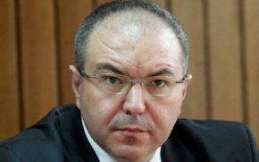 В началото на м.г. стана ясно, че са плащани по 8000 - 8500 лв. на седмица за кетъринг по договор с ЕТ, регистриран на името на майката на съпругата на Ангелов - Левски Спринт - Мариана Динекова
