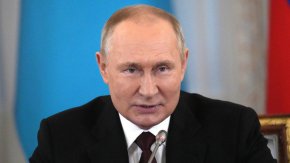 В документа се посочва, че "тази агресия трябва да бъде недвусмислено осъдена като престъпление сама по себе си, като нарушение на международното право и като основна заплаха за международния мир и сигурност".