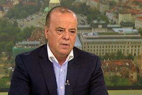 
Бившият началник на КАТ-София даде и подробности за случаите, в които Семерджиев е залавян от служители на "Пътна полиция". 