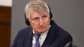 "Смятам, че е добра идея. Българската народна банка трябва просто да последва всяко движение, направено от Европейската централна банка, което наистина означава липса на парична политика. В такъв случай защо да не седнем на масата, където се вземат решенията за тази парична политика".