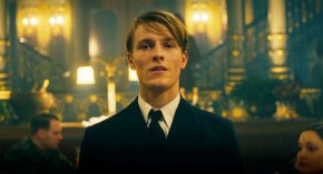 Това умение обаче го излага на все по-голяма опасност. В главните роли влизат актьорите Луис Хофман, Луна Ведлер и Джонатан Бърлин. Премиерата на филма бе на фестивала Берлинале 2022.
