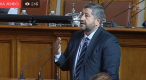 
    "Служебното управление започва да изглежда не като изключение, а като част от ново, правило", допълни Христо Иванов.