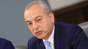 Премиерът още веднъж коментира, че оценките на пратньорите на служебното правителство както вътре, така и отвън е, че то е правителство на действието, като призова: 
