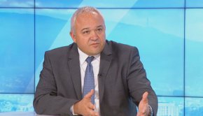 Повтарям, че тези производства в МВР бяха блокирани, а в момента по 80-85 процента от тях се извършват интензивни действия. За мен това е много по-важно, отколкото ние да водим словесна война”, коментира още Демерджиев.