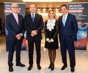 
В речта си пред гостите президентът Румен Радев акцентира върху утвърждаването на банката през годините сред лидерите в своя сектор