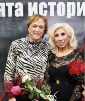  Парчето е по музика на Дани Милев и бе представено на живо за пръв път на големия концерт Обич и песен, който се проведе в първа зала на НДК