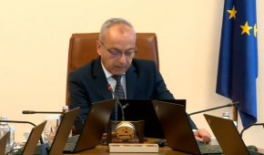 
Кабинетът предстои да одобри допълнителни 20 млн. по бюджета на Социалното министерство за изплащане на еднократна финансова помощ за отопление в размер на 400 лв.
