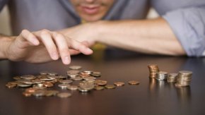 Само захарта за година е увеличила цената си с над 60% в търговската мрежа. Така на практика за нормален живот у нас вече са необходими с 20% повече средства за издръжка на човек от домакинството, в сравнение със септември месец през 2021 г. – изчисляват икономистите от КНСБ.