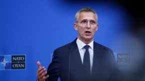 "Всяко използване на ядрено оръжие в Украйна ще промени коренно характера на конфликта", каза Столтенберг.