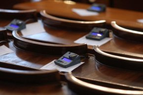 
Процедурата по избор на председател се отложи и ще се гласува по-късно. 