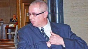 
Бившият главен секретар на Алфа банк Петко Митевски е окончателно осъден на 14 години затвор за присвояването на над 21,2 млн. лв. от банката. За присъдата се похвали Софийската градска прокуратура, тъй като законът забранява на съда да обявява ефективните присъди, докато не получи уведомление от прокурора, че са предприети действия по привеждането им в изпълнение.