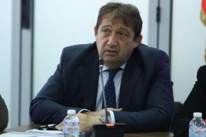
“Средствата по архивни данни са 80 млн., но предвид наложените устройствени и екологични процедури и промяната в цените на строителството, труда и материалите, в бюджета за 2023 г. не е предвидено неговото завършване”, допълни още Шишков.
