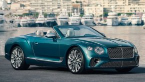 
Continental GT Convertible се предлага в три екстериорни цвята, които отразяват Средиземно море: Aegean Blue, Aquamarine и Caribbean Blue. Цветът покрива екстериора, включително комплекта за каросерия от въглеродни влакна и спойлера на капака на купето.