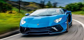 Суровата привлекателност на чистокръвния V12 започва далеч преди момента, в който той се появява на бял свят