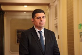 
Новият законопроект на „Демократична България” за промяна в Изборния кодекс има за цел всички участници в изборния процес да имат доверие в машините за гласуване, каза в интервю за “Нованюз” депутатът от "Демократична България" Ивайло Мирчев. По думите му доверието е свйръано с доверие в софтуер, затова е необходимо да има пълен достъп до него. 
