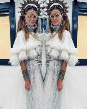 Преди десет години българската модистка премести бизнеса си в Лондон.

