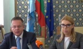 За тези представители на бизнеса, които изберат да плащат такса смет на база генериран отпадък цената за контейнер от 1100 л. ще бъде 1540 лв., а за контейнер от 3,5 куб.м. съответно 9235 лв. годишно.
