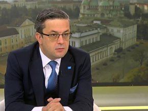 
„За мен разговорът тече по един доста неграмотен начин”, коментира народният представител политическото говорене около мандатите за съставяне на редовно правителство.
