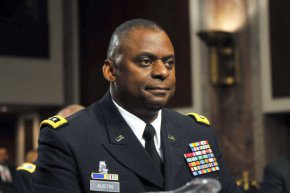 Лойд уточни, че политиката на Сеул по отношение на денуклеаризацията не се е променила и поради това правителството му не е поискало от САЩ да преместят тактическите си ядрени оръжия на Корейския полуостров.