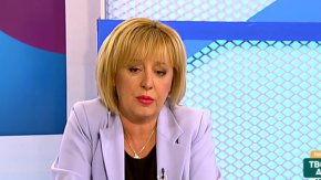 Запитана дали е нужна промяна в изборния кодекс, тя отговори, че за изборите през март, за които се готвят парламентарно представените партии, това няма как да стане.
