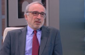 Според него разделението днес до голяма степен се дължи на факта, че това поколение не е било свидетел на война.