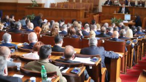 Депутатите имат най-голямо желание да четат Труд, за който има 6 абонамента. С по 4 са  24 часа и в Сега