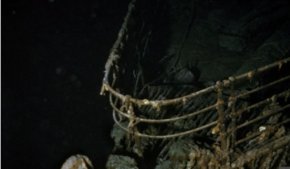 Останките на "Титаник" се намират на две части на дъното на Северния Атлантически океан и бавно се разлагат на близо 4000 метра под повърхността, но не са сами