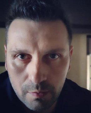 Работата на екипа е доста трудна, тъй като сериалът е заснет като игрален филм с по 15-20 различни локации за всеки епизод, разказа продуцентът му Светлин Нейнски.

