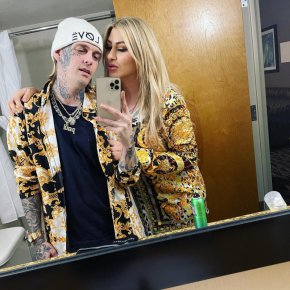 Според сайта Celebritynetworth става въпрос за около $400 000. Световните медии напомнят, че изпълнителят обяви банкрут през 2013 г., когато стана ясно, че има над $3.5 млн. дългове. 