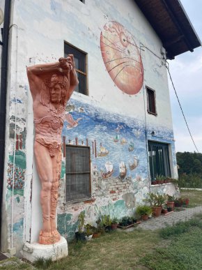 
Обявен от италианското правителство за Осмото чудо на света, Даманхур е проект на модерната мисъл и стремежа за духовно обновление.