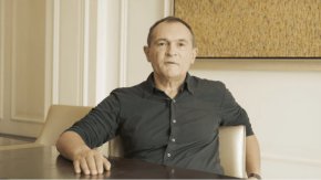 Преди година и половина предходната инстанция - Административен съд - София град, се произнесе, че дружеството Еврофутбол дължи на държавата 261 млн. лв. такси и 67,7 млн. лв. лихви, защото за срок от пет години е внесло значително по-малка държавна такса за хазарт от дължимата по закон. ВАС обаче отменя това решение.