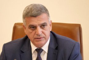 „Не мисля, че когато става дума за бъдещето на държавата, бизнеса и на гражданите, как те посрещат зимата, има място за гнусливост“, заключи той по отношение на евентуалните коалиции.