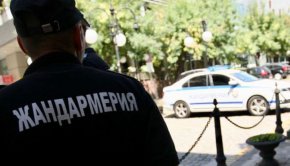 
Инцидентът е станал в неделя вечерта, докато униформеният е бил пост в столичния квартал "Бояна".