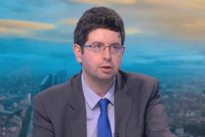 Относно третият мандат Чобанов коментира, че “отговорността е на президента, където има достатъчно разум”.

