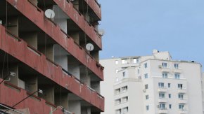 С близо 151 милиона лева ще бъдат ремонтирани минимум 25 училищни общежития. Това е предвидено в публикувания за обществено обсъждане проект за насоки за кандидатстване за средства от Механизма за възстановяване и устойчивост. Те се отпускат по процедурата „Ремонт и рехабилитация на общежития в системата на училищното образование“, съобщават от МОН.