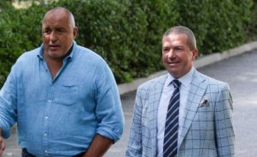 
Адвокатът на Бойко Борисов Менко Менков обяви, че искът, заведен от експремиера Кирил Петков срещу клиента му, не е за първоначално обявените 500 000 лв., а за 10 хиляди