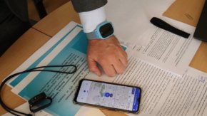   Председателят на Столичния общински съвет заедно с общинските съветници Диян Стаматов, Антон Койчев, Малина Едрева, Веселин Милев, Милка Христова и Карлос Контрера внасят предложение за безвъзмездно предоставяне на проследяващи устройства за деца и младежи със специални образователни потребности (СОП)