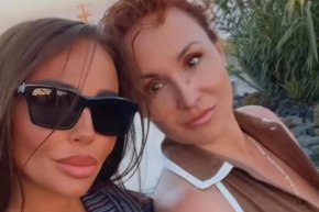 След като най-оборотната футболна половинка у нас се качи на вертолета, за радост на феновете  тя свали и сутиена си, както се видя от кадрите в социалните мрежи. 