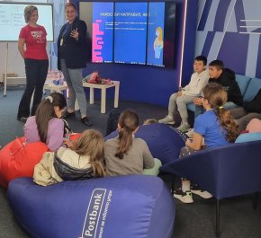 
Експерти от различни управления в банката ще споделят интересни факти за образованието, кариерния си път, натрупания професионален опит и своята история на успеха, като ще дадат на учениците ценни насоки и съвети за пътя им към мечтаната професия