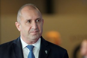 На 21 ноември, понеделник, от 10:00 ч. президентът Румен Радев ще проведе консултации с представители на парламентарната група на „Демократична България“. Срещата е в продължение на разговорите с политическите сили в 48-ото Народно събрание. 