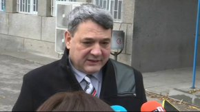 Това обяви самият гл. комисар Петър Тодоров на брифинг, след като полицай е с опасност за живота след тежка катастрофа с бус, превозващ мигранти край София.